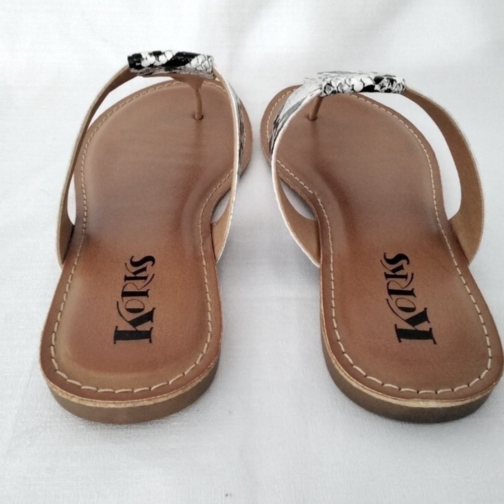 Korks by Kork-ease Dawn Snake Print Slip on Slide Sandals. Size 8 - Picture 8 of 10